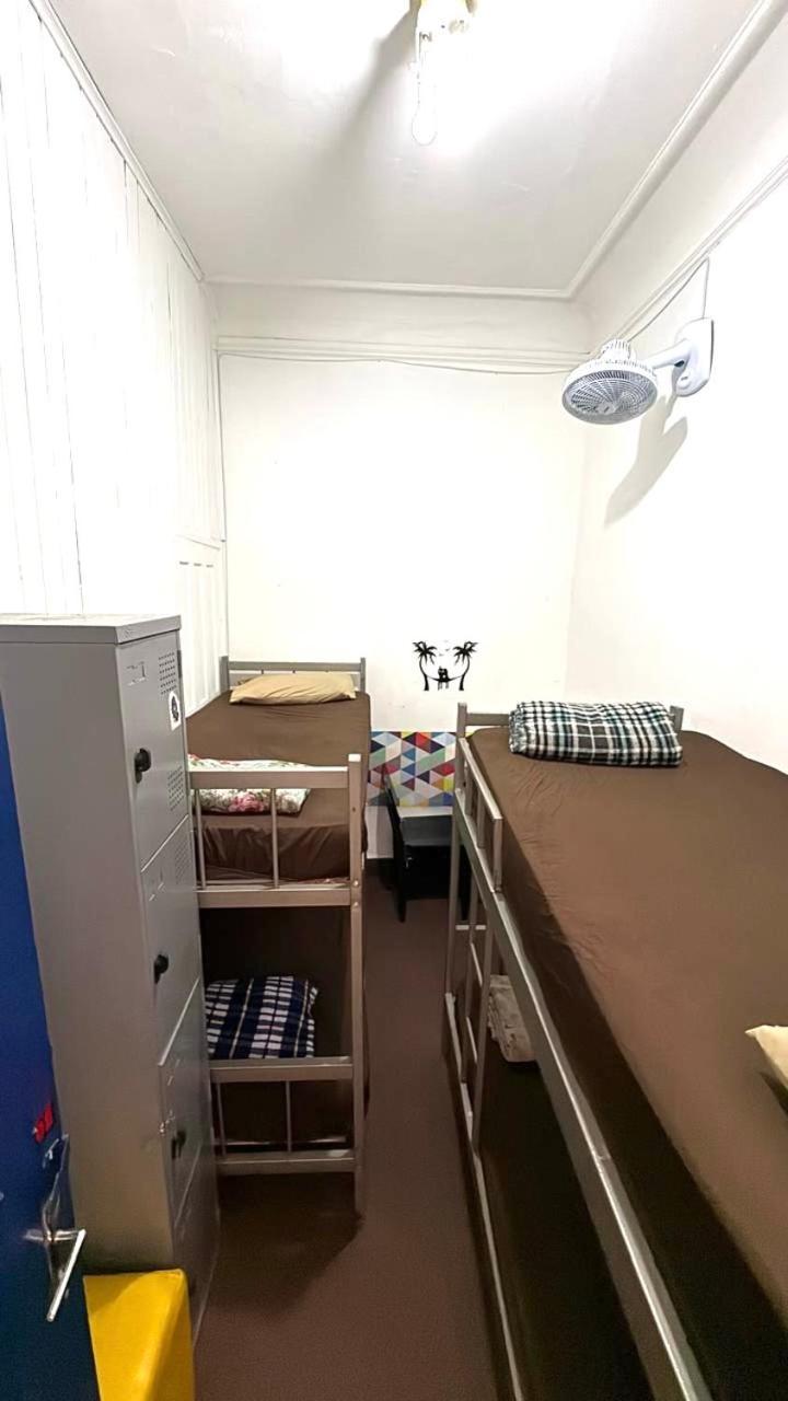 Pinheiros & Food Capsule hotel