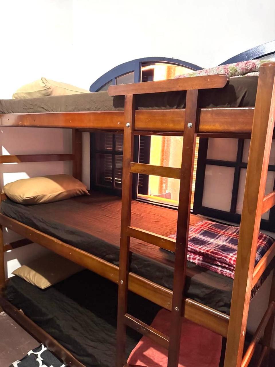 Pinheiros & Food Capsule hotel *