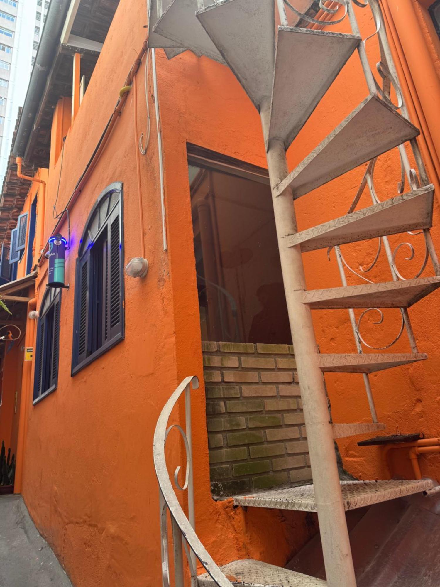 Pinheiros & Food Capsule hotel *